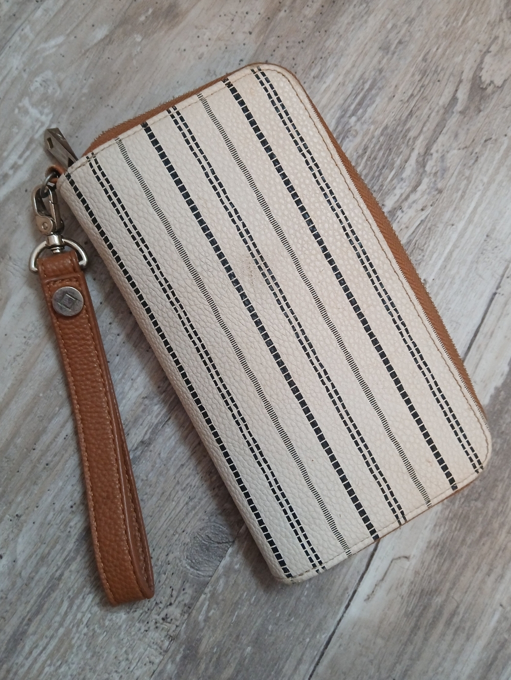 THIRTY-ONE Jewell Zip-Around Wallet Clutch - Cream & Black Stripe